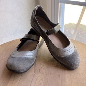 Naot Kirei Mary Janes - Gray
